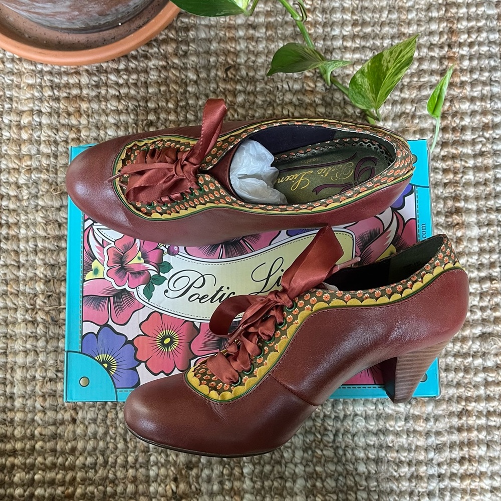 Poetic License Whiplash Heels Saddle Shoes size 38.5